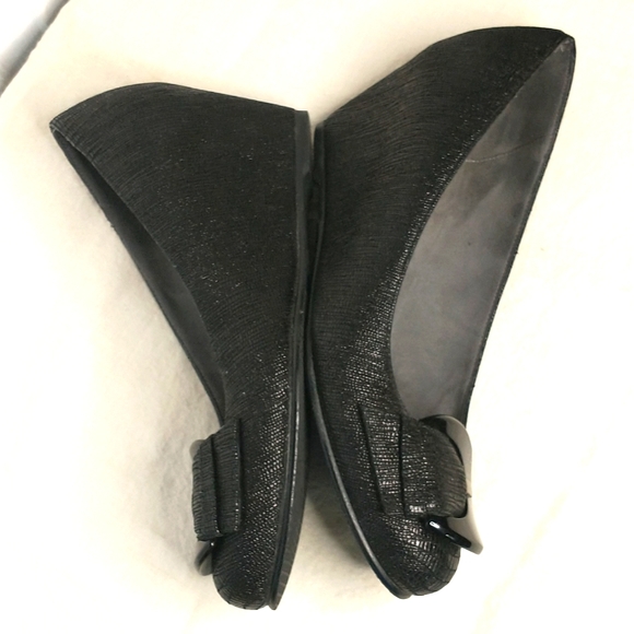 Final price drop. Stuart Weitzman EUC SZ 7 black leather (suede lined) wedges. - Picture 5 of 7